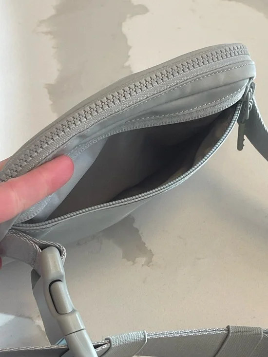 NWOT lululemon Crossbody Belt Bag - Picture 5 of 8